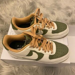 The Nike Air Force 1 Low/Nike By You Custom size 9 worn once.